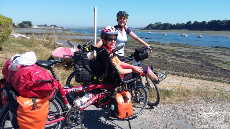 Photo d'un tandem Pino à l'arrivée à Roscoff sur le parcours du canal de Nantes à Brest