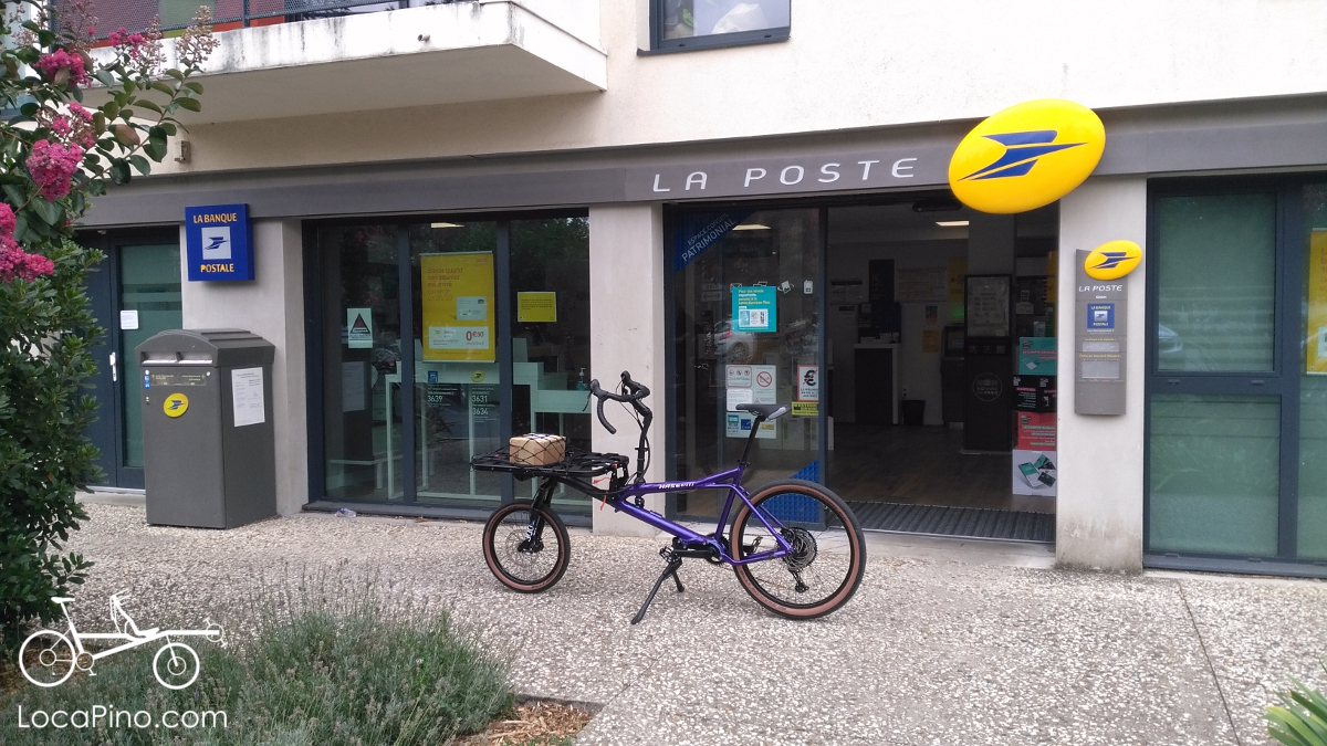 Gravit Dust en mode cargo avec des colis à la Poste