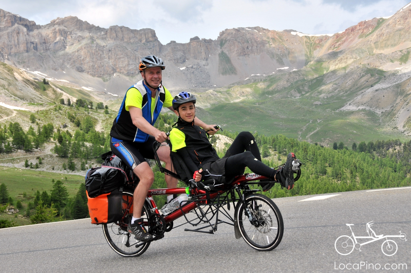 Le tandem Pino dans l'ascension des grands cols des Alpes par la Route des Grandes Alpes