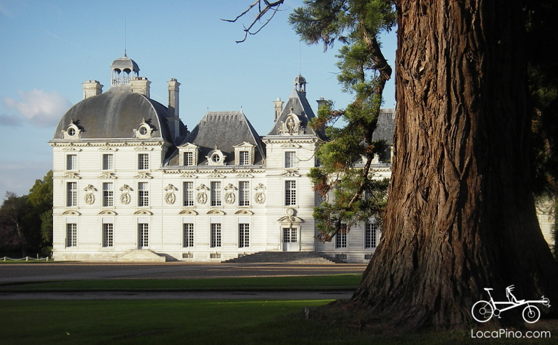 The Cheverny castle which is part of the Chateaux a velo cycling routes