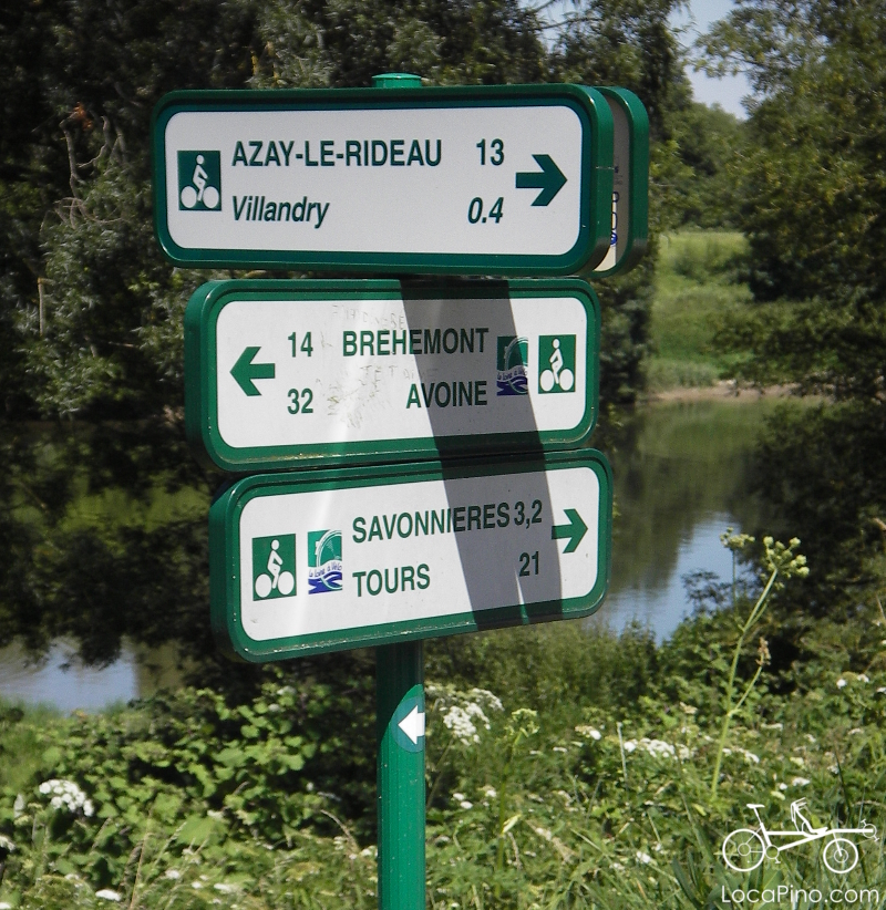 Loire à Vélo sign near Villandry Castle in France