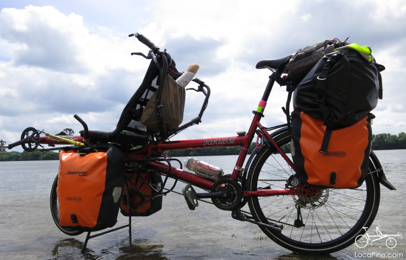 Un tandem Pino dans l'eau de la Loire à La Possonière