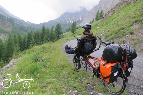 un tandem Hase Pino dans la montée du col de la Cayolle