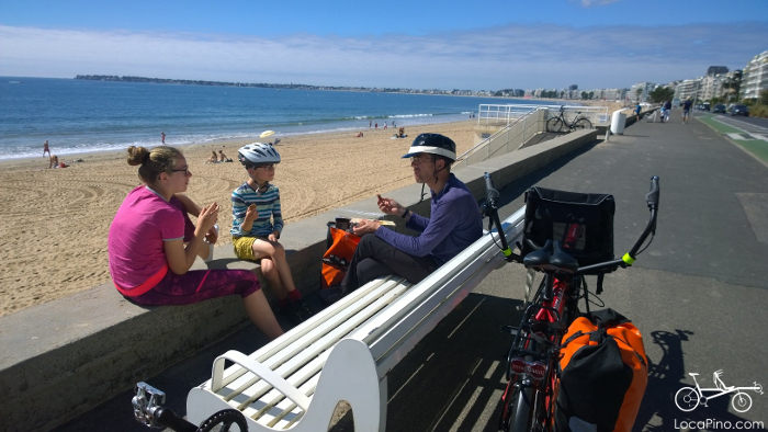 Pause goûter devant la plage de La Baule