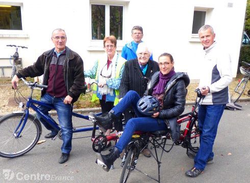 Un Pino utilisé pour transporter des personnes agées dépendantes d'un EHPAD